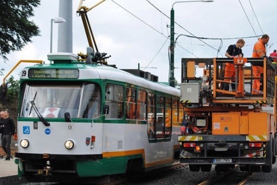 The Jablonec tram line during reconstruction with a Tatra tram featuring a low-floor centre. (DPMLJ)