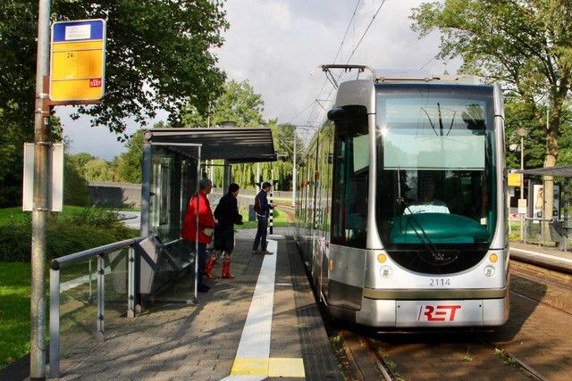 A Rotterdam Alstom Citadis in Vlaardingen, where service would double at the expense of the Woudhoek branch. (Vlaardingen24