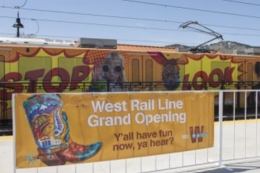 Grand opening of the W line in 2013