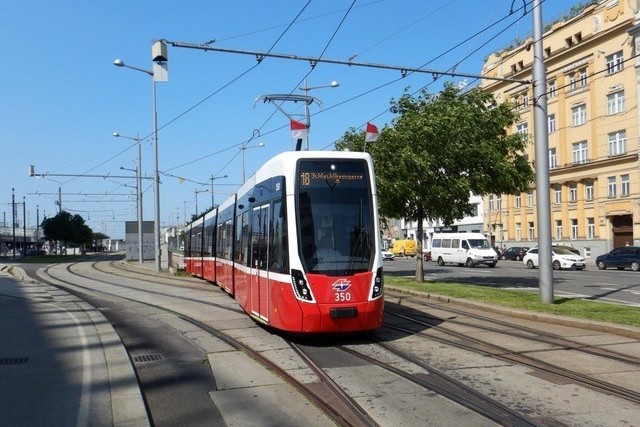 The 50th Flexity for Vienna on line 18 on 26 May. (Alterenil6