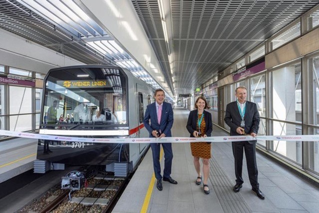 The ribbon-cutting ceremony for Vienna’s new metro trains. (Wiener Linien)
