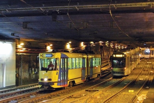 The 1957 tram subway complex that must be by-passed. (A. Varga)