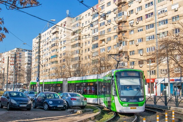 București Astra Imperio on line 41, that will need longer trams in future. (Mario