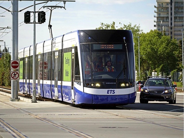 The Valley Line tramway will interface with regular traffic. (L. Wong) Edmonton Valley Project