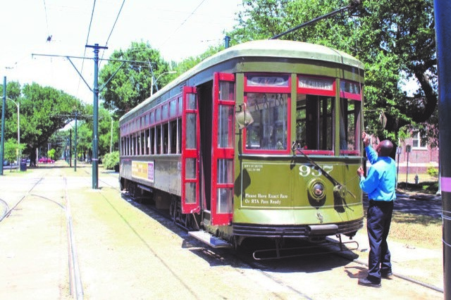 The New Orleans Perley Thomas trams still use trolley poles. (R. Bracegirdle)