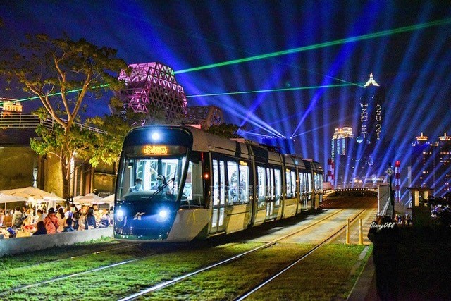 An Alstom Citadis tram helps Kaohsiung revellers see in the New Year. (Liang)